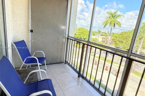 Condo in Hallandale Beach, Florida, 1 bedroom  № 1953869 - photo 13