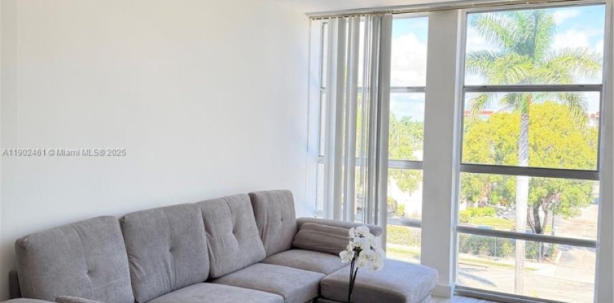 Condo in Hallandale Beach, Florida, 1 bedroom  № 1953869
