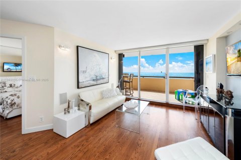 Condo in Miami Beach, Florida, 1 bedroom № 1979916 - photo 11