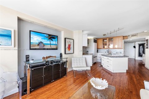 Condo in Miami Beach, Florida, 1 bedroom № 1979916 - photo 30