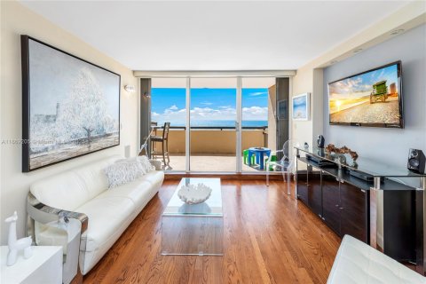 Condo in Miami Beach, Florida, 1 bedroom № 1979916 - photo 10