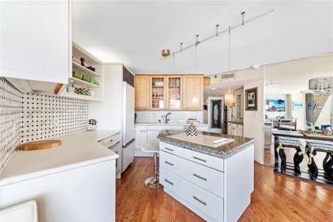 Condo in Miami Beach, Florida, 1 bedroom № 1979916 - photo 28