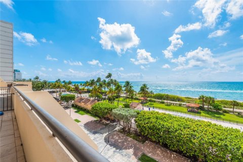 Condo in Miami Beach, Florida, 1 bedroom № 1979916 - photo 3