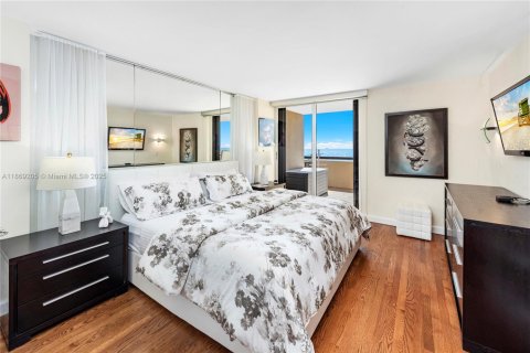 Condo in Miami Beach, Florida, 1 bedroom № 1979916 - photo 24