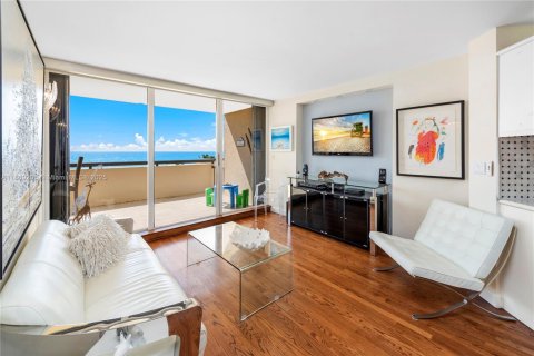 Condo in Miami Beach, Florida, 1 bedroom № 1979916 - photo 12