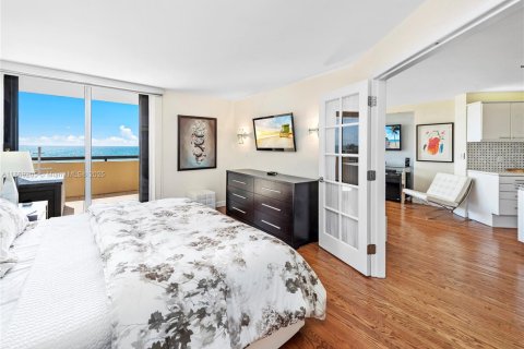 Condo in Miami Beach, Florida, 1 bedroom № 1979916 - photo 26