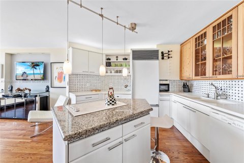 Condo in Miami Beach, Florida, 1 bedroom № 1979916 - photo 29