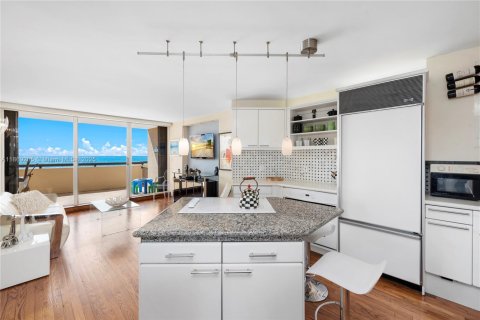 Condo in Miami Beach, Florida, 1 bedroom № 1979916 - photo 22