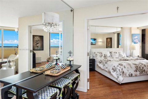 Condo in Miami Beach, Florida, 1 bedroom № 1979916 - photo 23