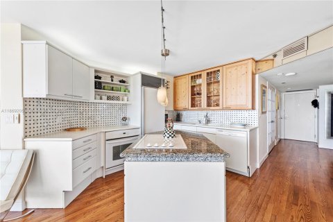 Condo in Miami Beach, Florida, 1 bedroom № 1979916 - photo 27