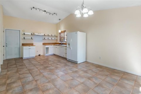House in Clermont, Florida 3 bedrooms, 145.76 sq.m. № 1793187 - photo 7