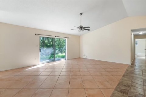 House in Clermont, Florida 3 bedrooms, 145.76 sq.m. № 1793187 - photo 12