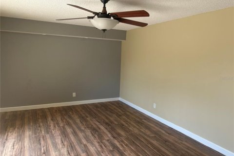 Townhouse in Leesburg, Florida 2 bedrooms, 119.66 sq.m. № 1767009 - photo 4