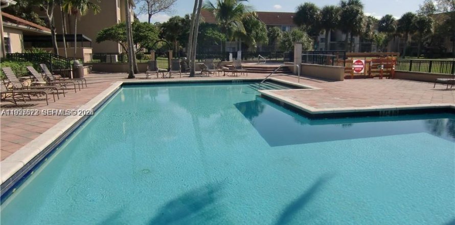 Condominio en Coral Springs, Florida, 2 dormitorios  № 2153579
