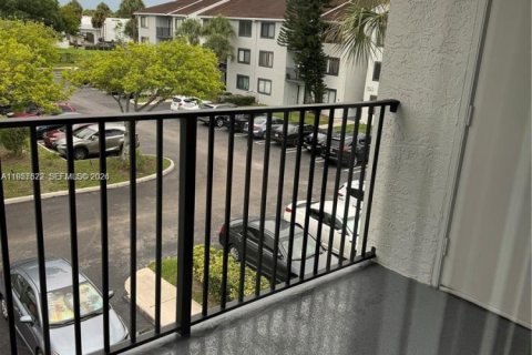 Condominio en venta en Coral Springs, Florida, 2 dormitorios, 91.6 m2 № 2153579 - foto 3