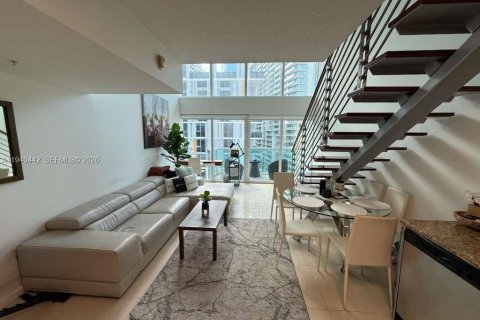 Condominio en alquiler en Miami, Florida, 1 dormitorio, 91.69 m2 № 1998492 - foto 3