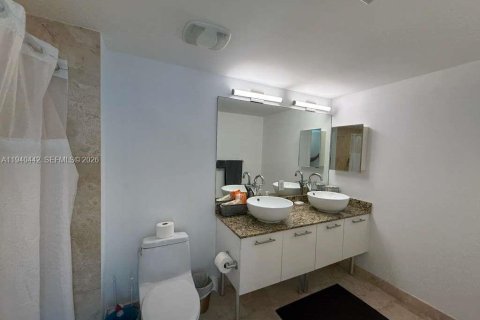 Condominio en alquiler en Miami, Florida, 1 dormitorio, 91.69 m2 № 1998492 - foto 17