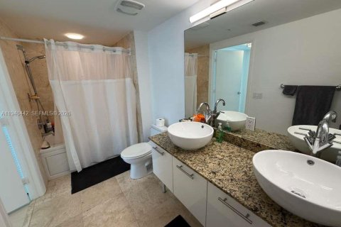 Condominio en alquiler en Miami, Florida, 1 dormitorio, 91.69 m2 № 1998492 - foto 16