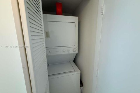 Condominio en alquiler en Miami, Florida, 1 dormitorio, 91.69 m2 № 1998492 - foto 18