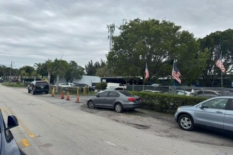 Commercial property in Fort Lauderdale, Florida № 2058058 - photo 2