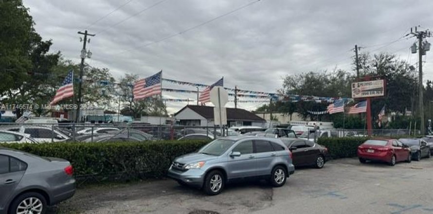 Commercial property in Fort Lauderdale, Florida № 2058058