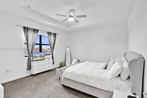 Купить виллу или дом в Хомстед, Флорида 4 спальни, 241.36м2, № 2042081 - фото 27