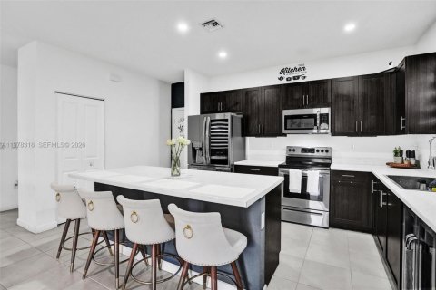 Купить виллу или дом в Хомстед, Флорида 4 спальни, 241.36м2, № 2042081 - фото 17