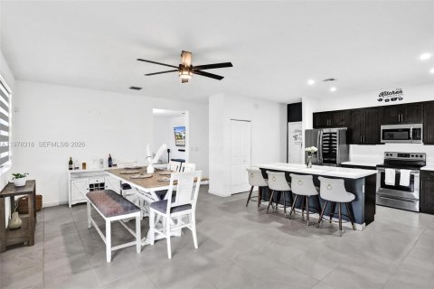 Купить виллу или дом в Хомстед, Флорида 4 спальни, 241.36м2, № 2042081 - фото 15