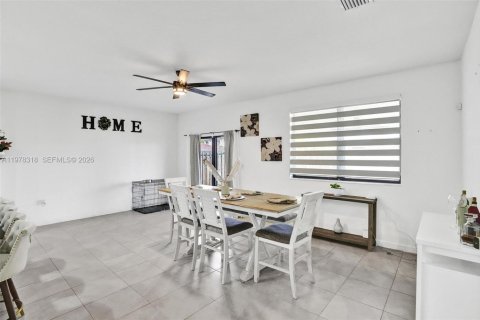 Купить виллу или дом в Хомстед, Флорида 4 спальни, 241.36м2, № 2042081 - фото 13