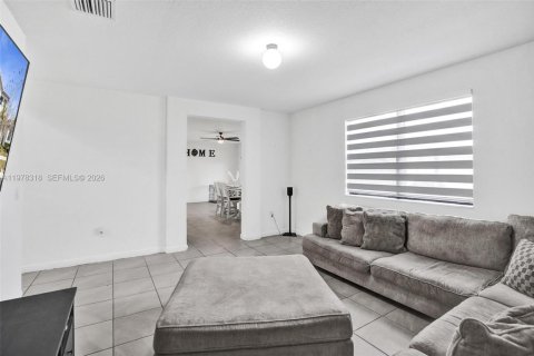 Купить виллу или дом в Хомстед, Флорида 4 спальни, 241.36м2, № 2042081 - фото 11