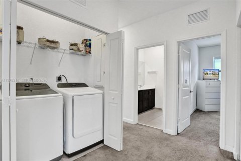 Купить виллу или дом в Хомстед, Флорида 4 спальни, 241.36м2, № 2042081 - фото 25