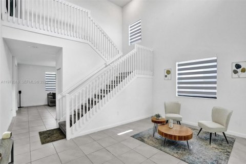 Купить виллу или дом в Хомстед, Флорида 4 спальни, 241.36м2, № 2042081 - фото 5