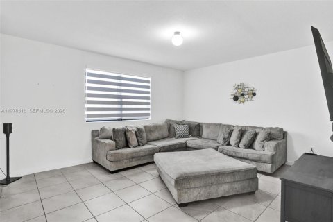 Купить виллу или дом в Хомстед, Флорида 4 спальни, 241.36м2, № 2042081 - фото 9