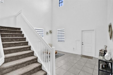 Купить виллу или дом в Хомстед, Флорида 4 спальни, 241.36м2, № 2042081 - фото 8