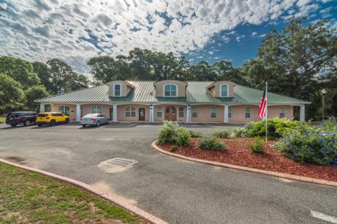 Commercial property in Crestview, Florida № 560730 - photo 1