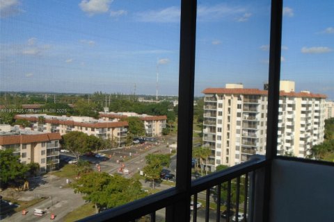 Copropriété à louer à Lauderhill, Floride: 2 chambres, 90.3 m2 № 2016780 - photo 12