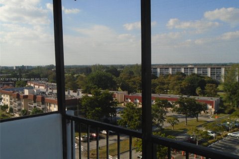 Copropriété à louer à Lauderhill, Floride: 2 chambres, 90.3 m2 № 2016780 - photo 11