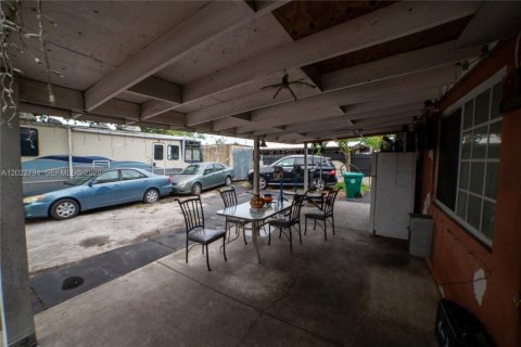 Propiedad comercial en venta en Miami, Florida, 83.61 m2 № 2281560 - foto 13