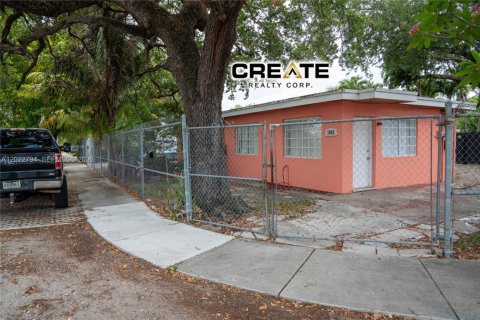 Commercial property in Miami, Florida 83.61 sq.m. № 2281560