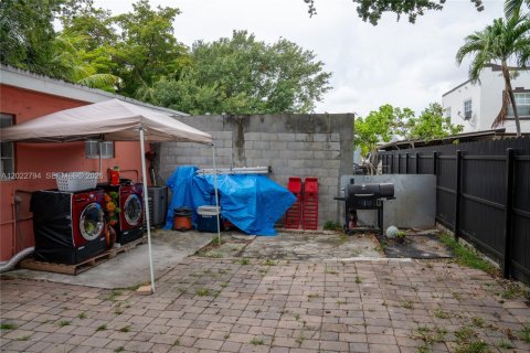 Propiedad comercial en venta en Miami, Florida, 83.61 m2 № 2281560 - foto 9