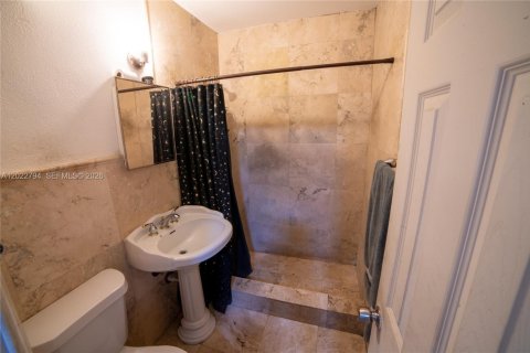 Propiedad comercial en venta en Miami, Florida, 83.61 m2 № 2281560 - foto 24