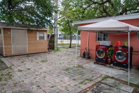 Propiedad comercial en venta en Miami, Florida, 83.61 m2 № 2281560 - foto 10