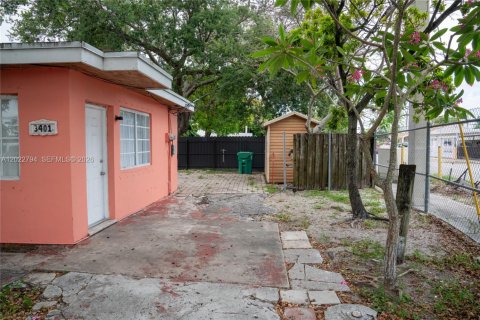 Propiedad comercial en venta en Miami, Florida, 83.61 m2 № 2281560 - foto 2