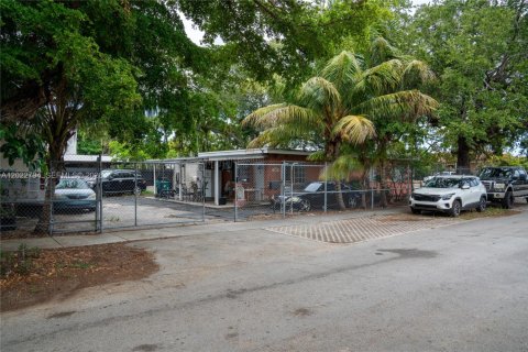 Propiedad comercial en venta en Miami, Florida, 83.61 m2 № 2281560 - foto 12