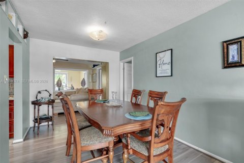 Villa ou maison à vendre à Tamarac, Floride: 4 chambres, 184.13 m2 № 2300349 - photo 8
