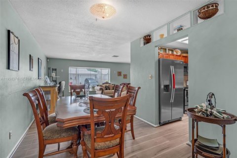 Villa ou maison à vendre à Tamarac, Floride: 4 chambres, 184.13 m2 № 2300349 - photo 9