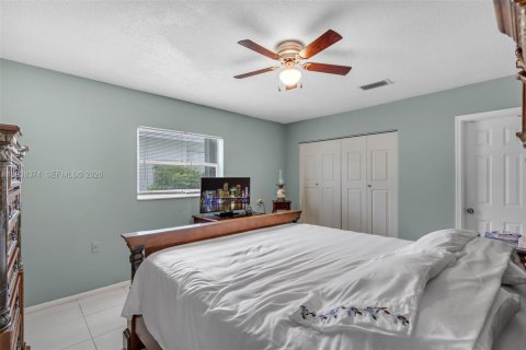 Villa ou maison à vendre à Tamarac, Floride: 4 chambres, 184.13 m2 № 2300349 - photo 16