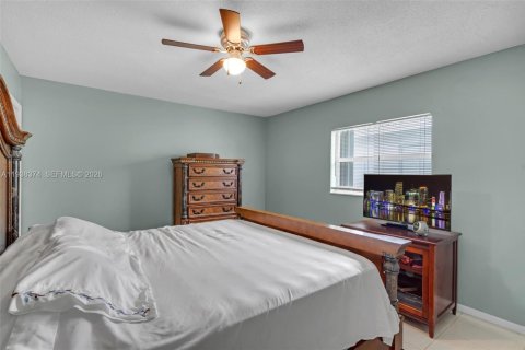 Villa ou maison à vendre à Tamarac, Floride: 4 chambres, 184.13 m2 № 2300349 - photo 18