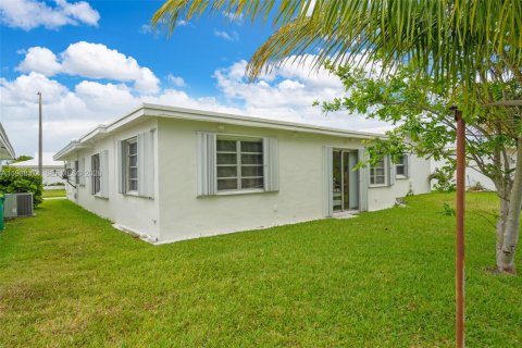 Villa ou maison à vendre à Tamarac, Floride: 4 chambres, 184.13 m2 № 2300349 - photo 28