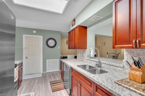 Villa ou maison à vendre à Tamarac, Floride: 4 chambres, 184.13 m2 № 2300349 - photo 15